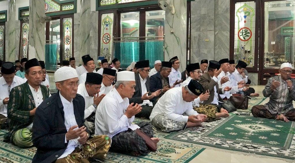 Munajat 100 Tahun NU Bershalawat di Sidogiri