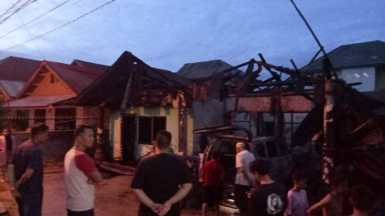 Rumah dan Mobil Warga di Kota Kendari Hangus Terbakar