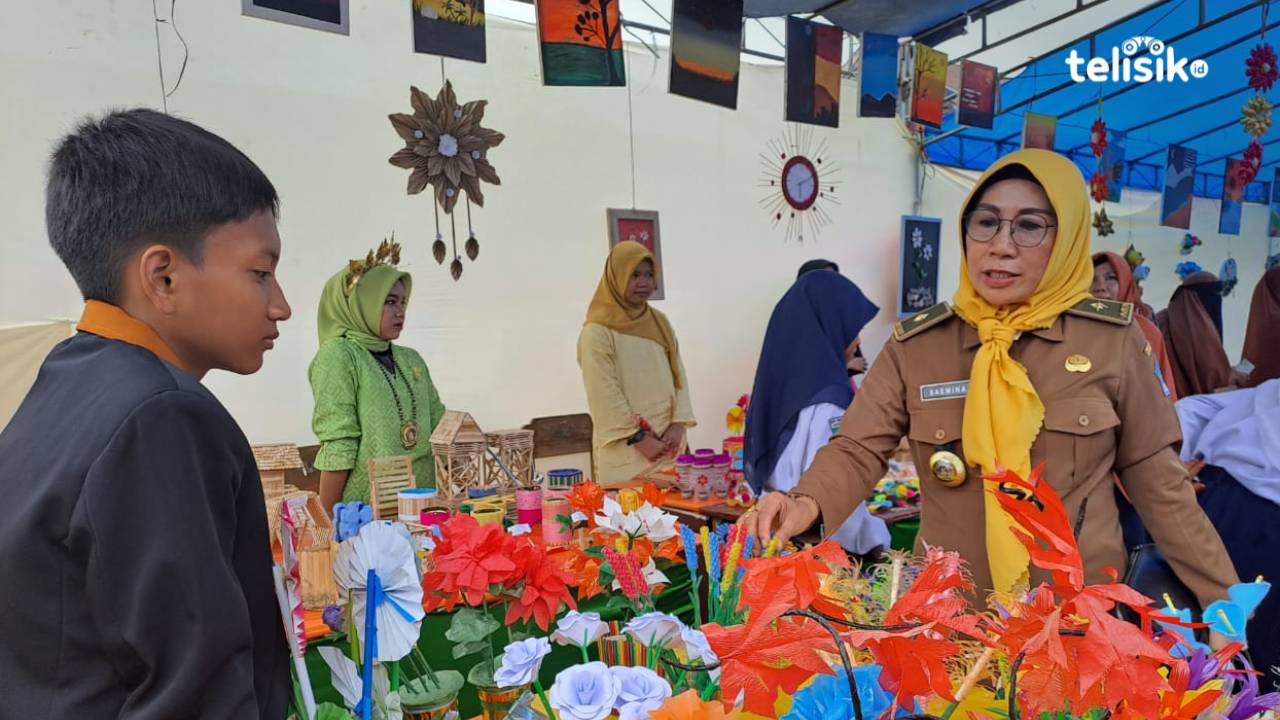 Sampah Plastik Disulap jadi Kerajinan Tangan Bernilai Ekonomis