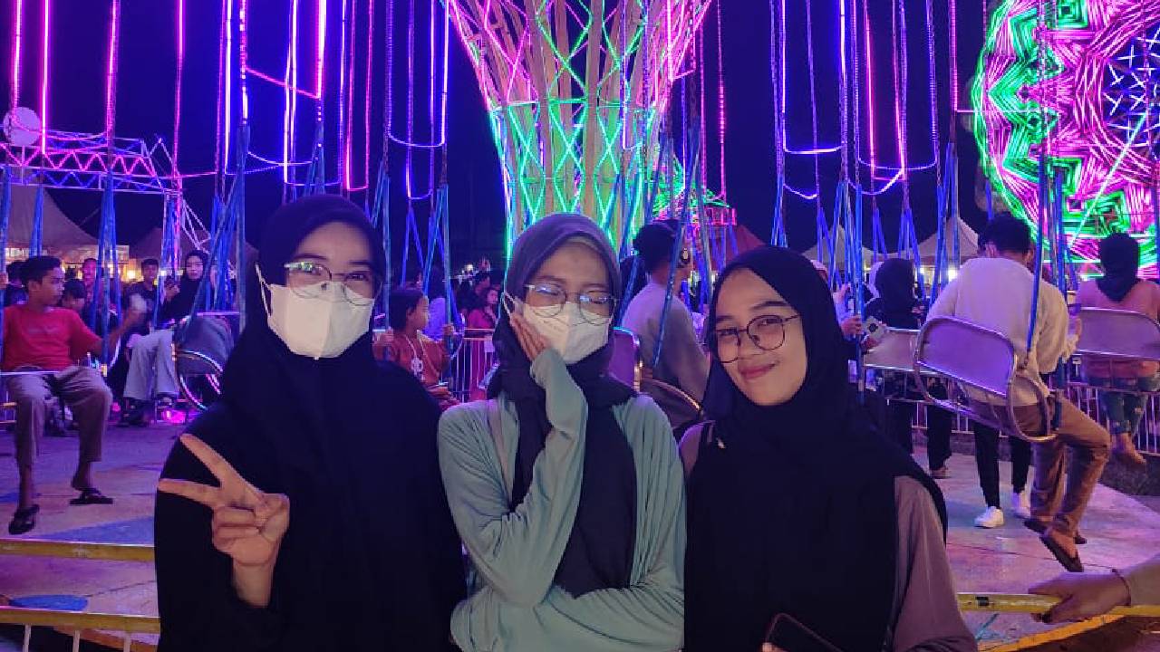 Serunya Naik Kora-Kora di Pasar Malam Unaaha