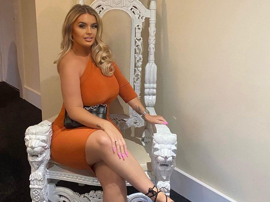 Terlalu Lama Jomblo, Wanita Cantik dan Kaya Ini Beri Rp 1 Miliar Bagi Pria yang Bersedia Jadi Pacarnya