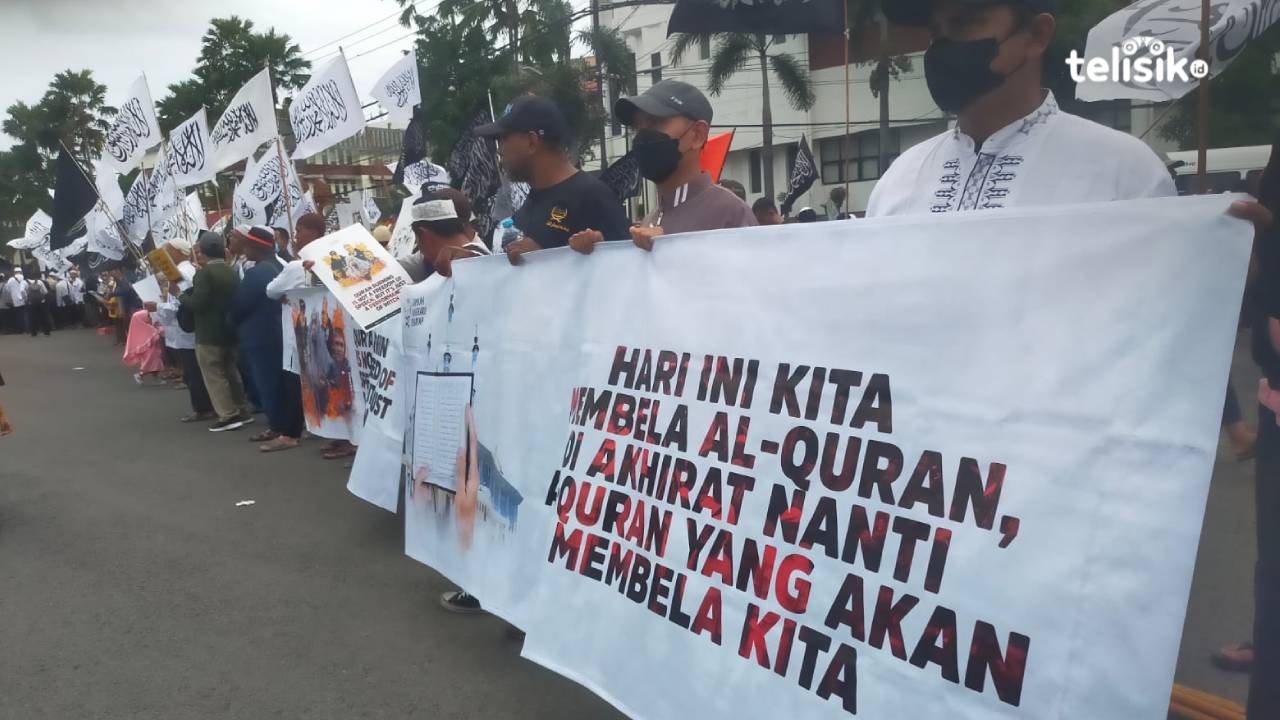 Umat Muslim di Jawa Timur Kecam Pembakaran Al Quran oleh Aktivis di Swedia