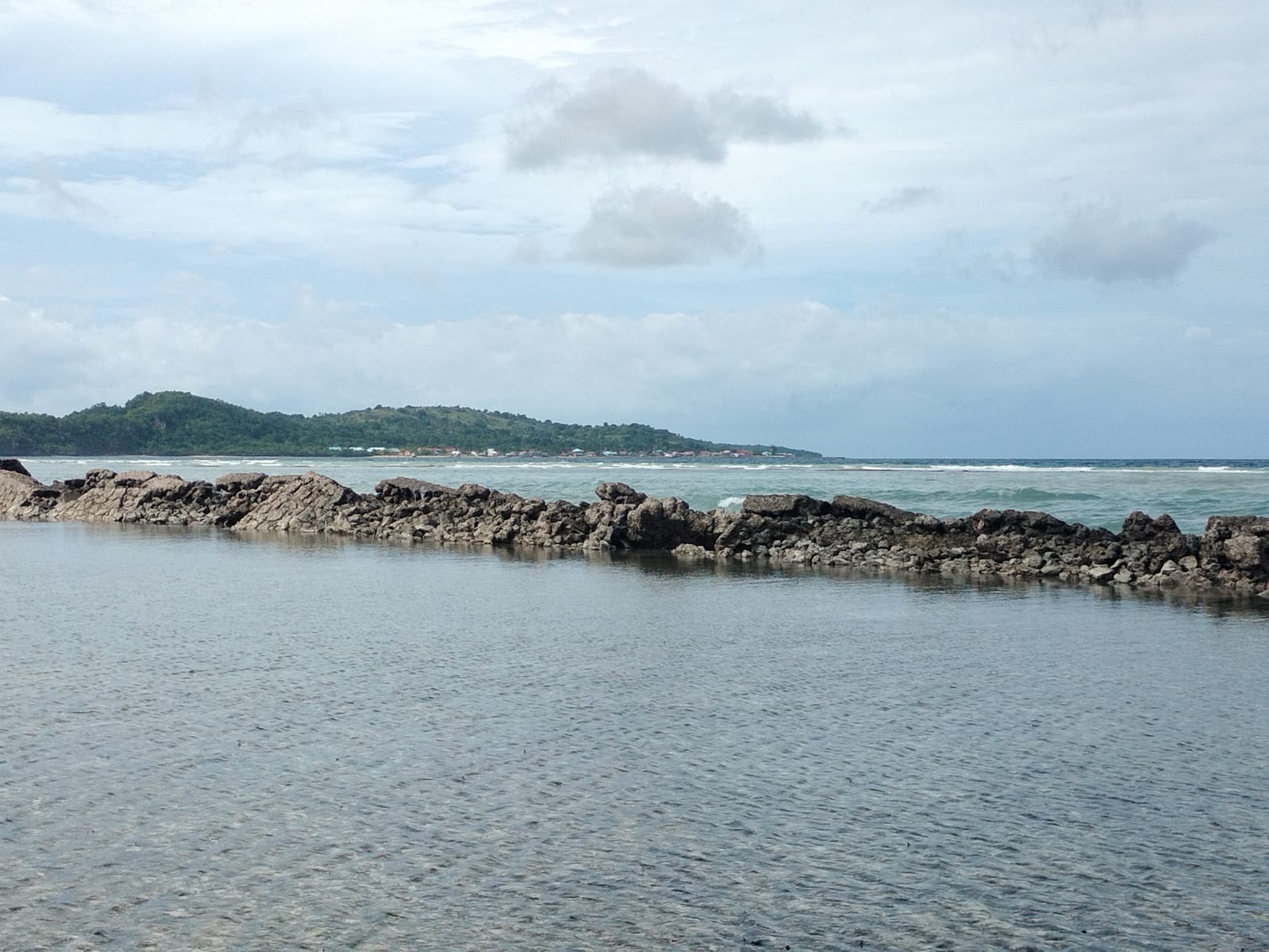 Warga Talaga Buton Tengah Harap Ada Talud Pemecah Ombak