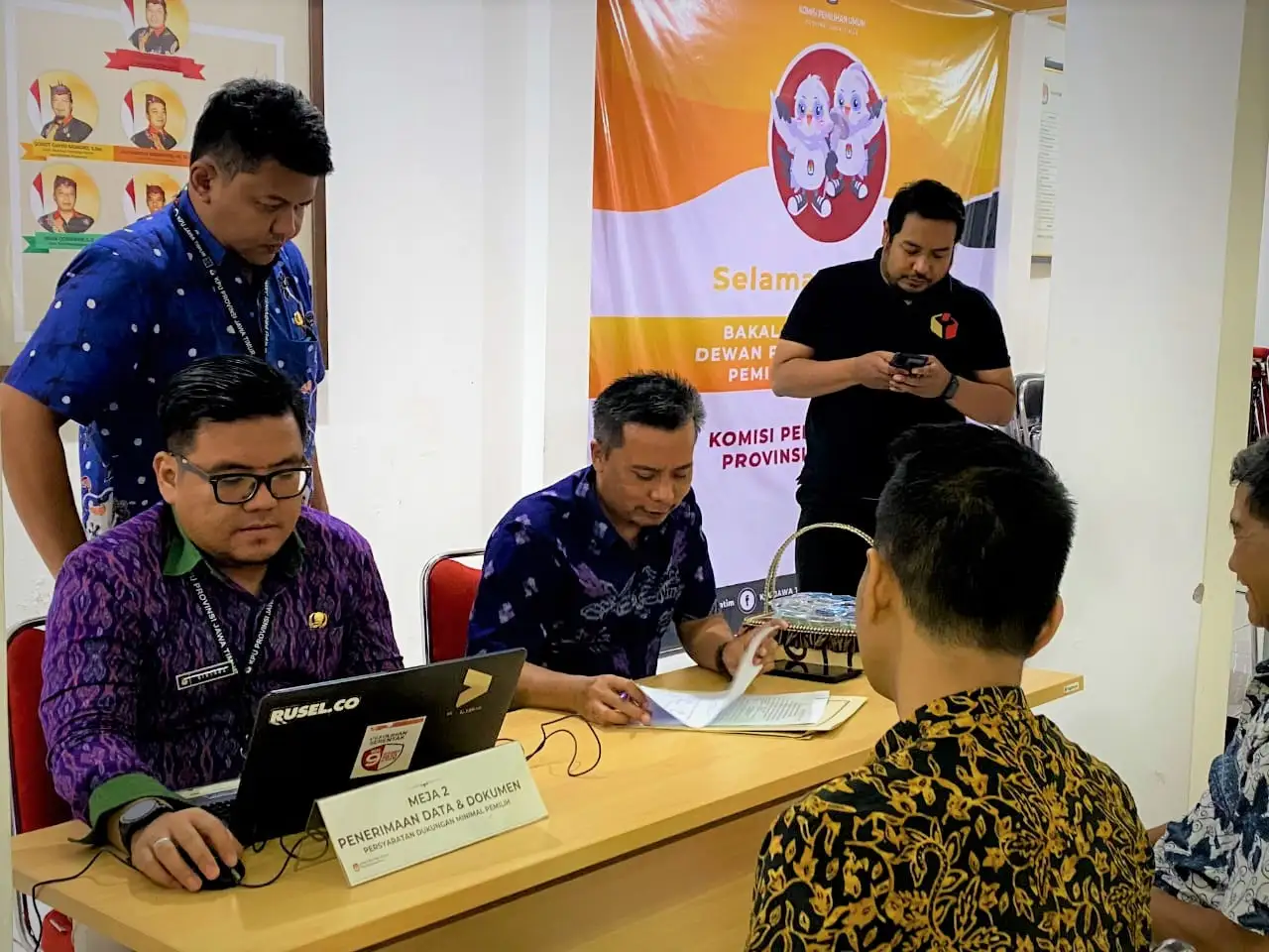14 Bakal Calon DPD RI Jawa Timur Termasuk Emilia Contessa Serahkan Berkas Perbaikan