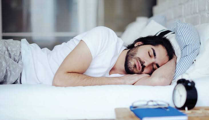 3 Manfaat Kesehatan Saat Tidur Tanpa Bantal