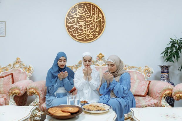 5 Kebiasaan Makan Minum Saat Ramadan yang Perlu Dihindari