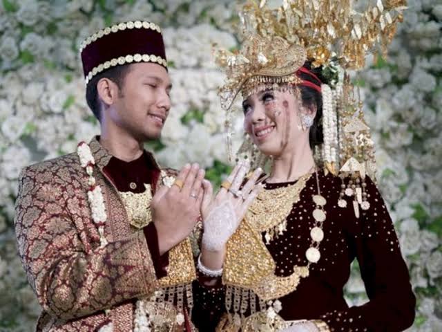 5 Tradisi Pernikahan Unik di Indonesia