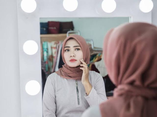 6 Tips Ini Bantu Atasi Kulit Wajah Kering saat Puasa