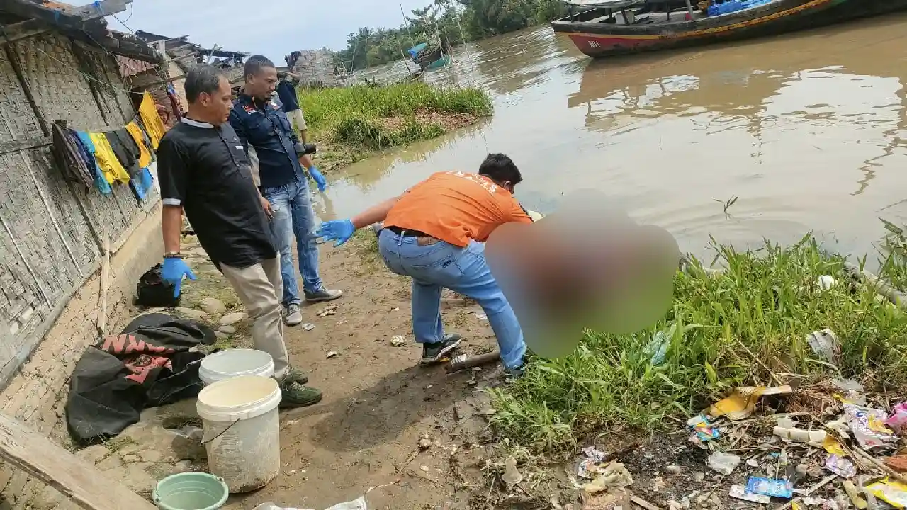 Mayat Pria Tanpa Identitas Ditemukan Mengapung di Sungai
