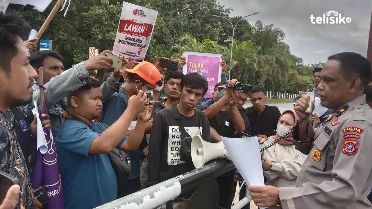 AJI Kendari Geruduk Polda Sulawesi Tenggara Kecam Kriminalisasi Jurnalis