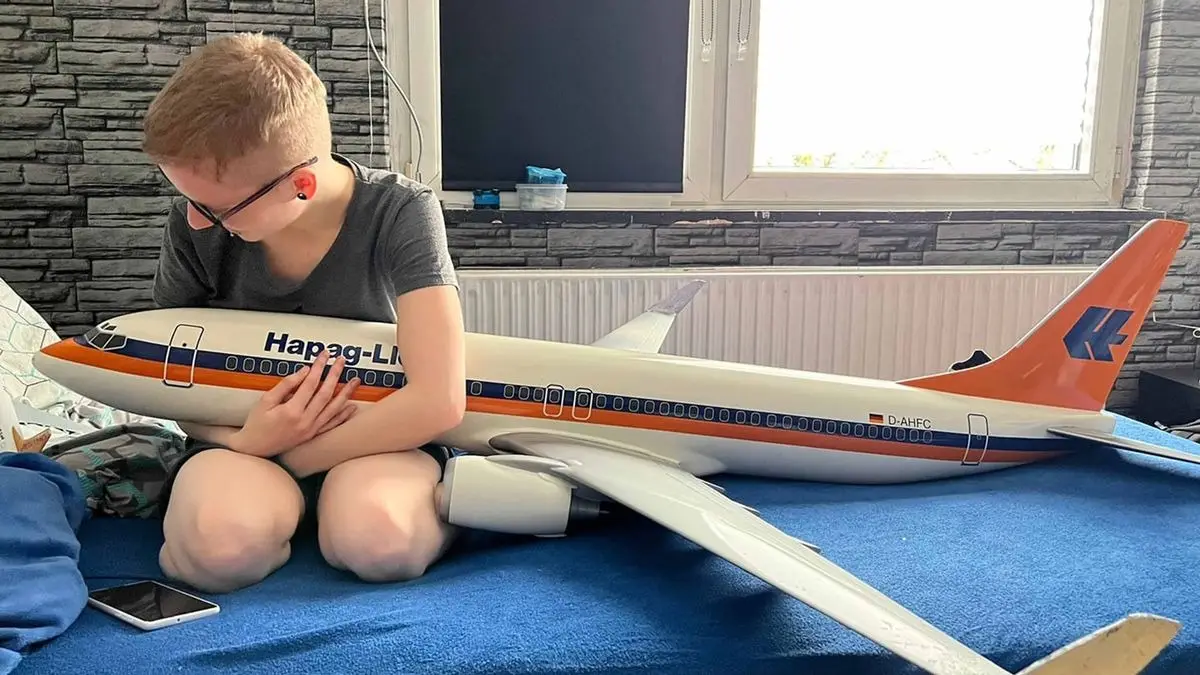 Alami Objectum Sexual, Wanita di Jerman Berhubungan Seks dengan Miniatur Pesawat