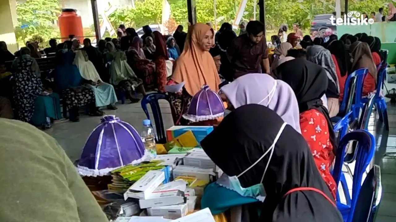 Cegah Stunting, Alumni FISIP UHO Angkatan 1990 Adakan Pengobatan Gratis