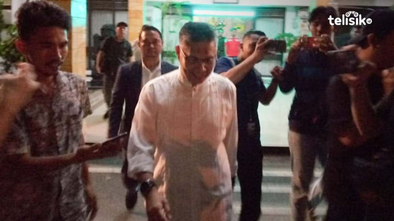 Diperiksa 8 Jam dengan 35 Pertanyaan Sulkarnain Hanya Senyum-senyum Keluar Kejati