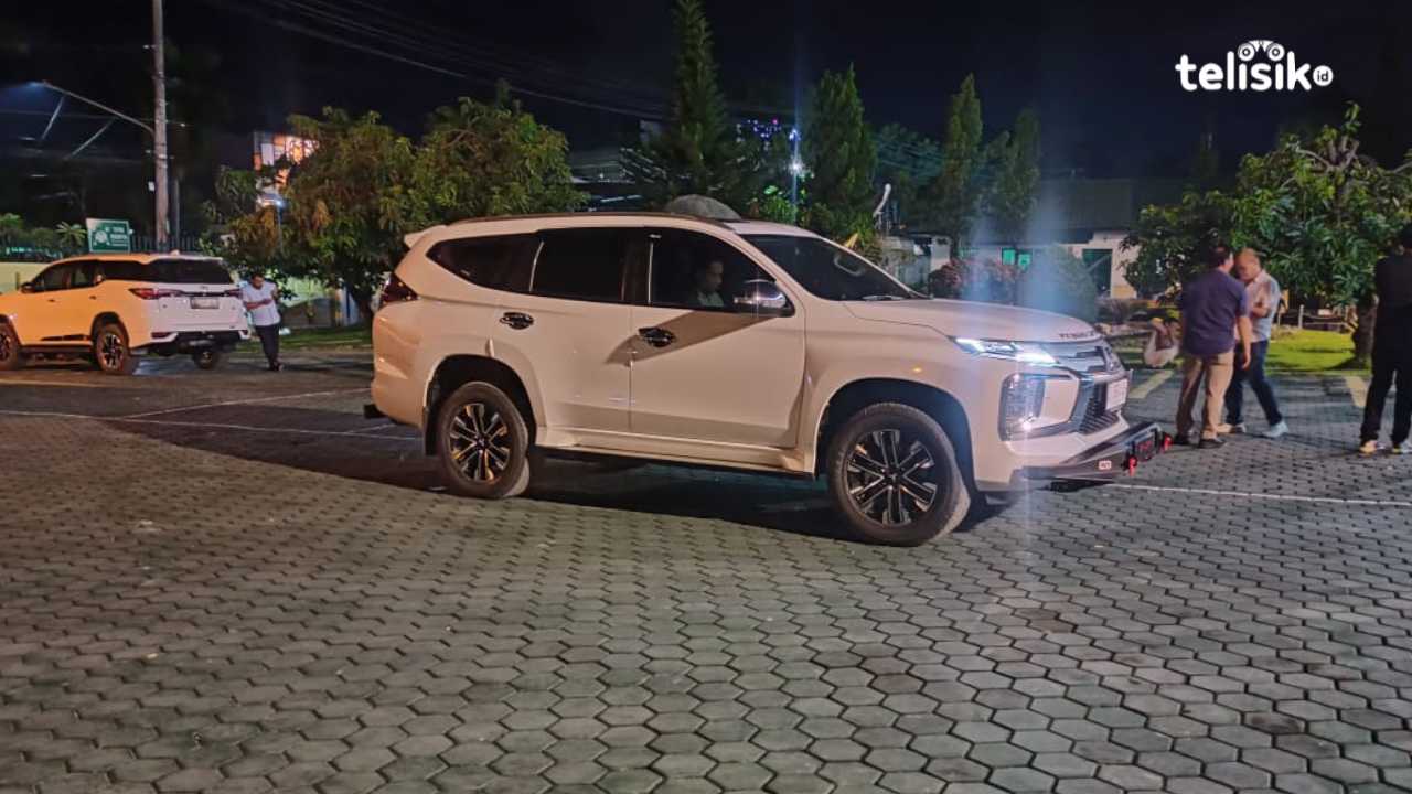 Dua Mobil Mewah Kawal Sulkarnain Kadir Usai Diperiksa Kejati Sulawesi Tenggara