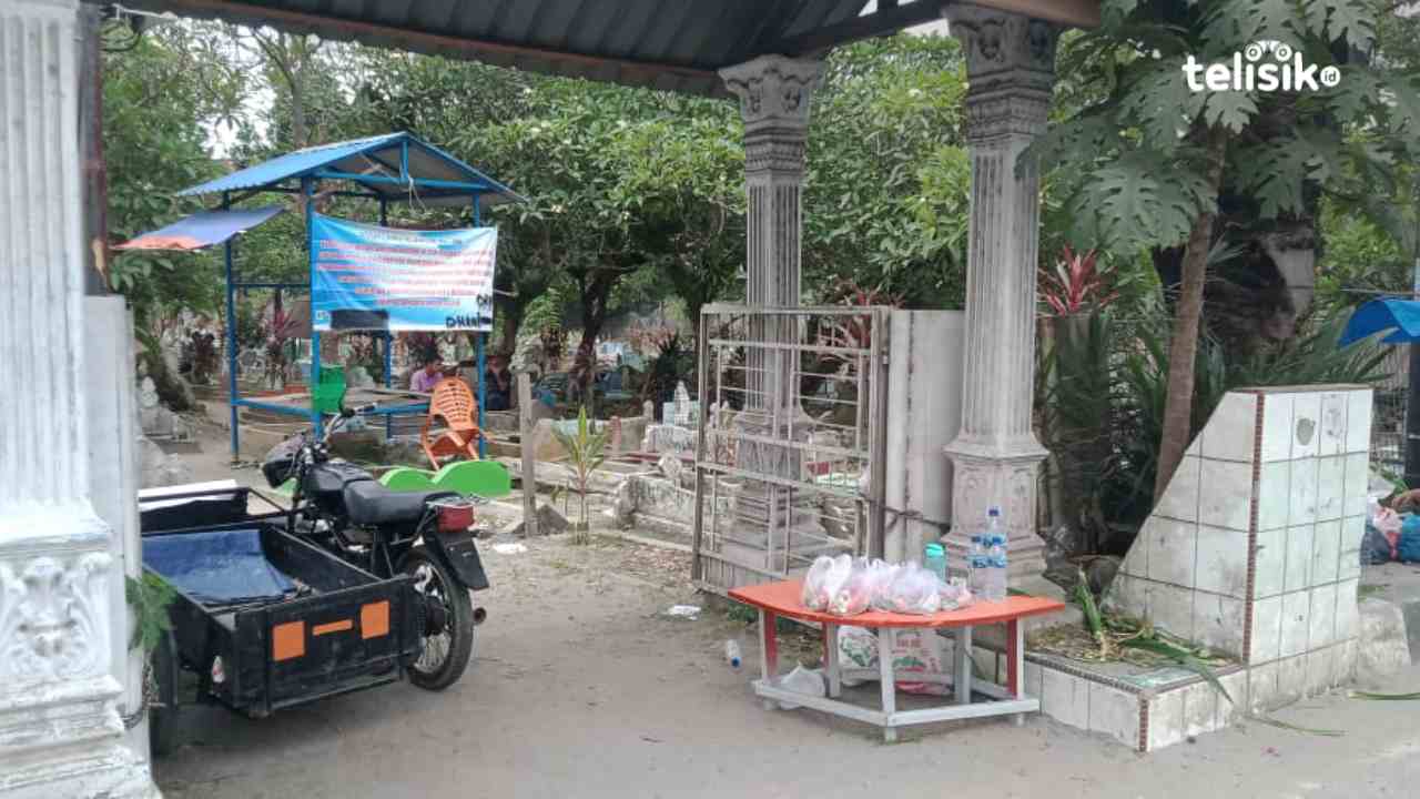 Harapan Penjual Bunga pada Peziarah Jelang Ramadan 1444 H