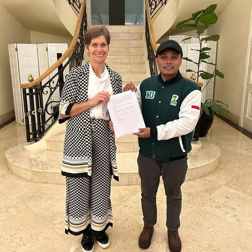 La ode Aris, Penulis Asal Buton Go Internasional