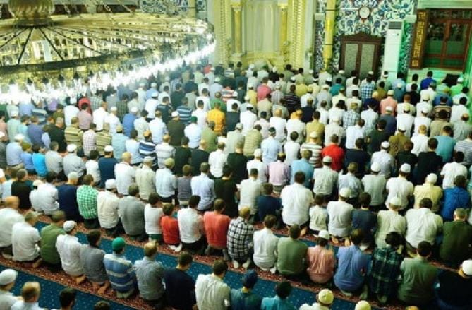 Perbedaan Salat Tahajud dan Tarawih di Bulan Ramadan
