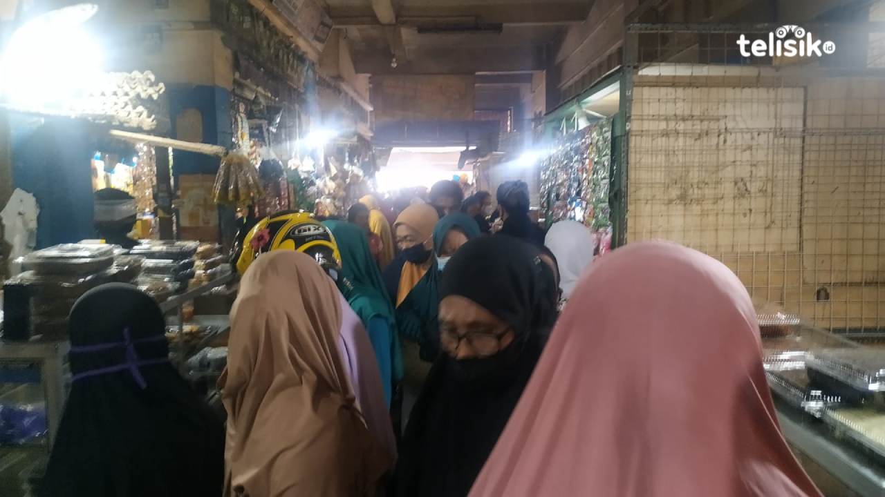Sehari Jelang Ramadan Pasar di Kendari Ramai Pembeli
