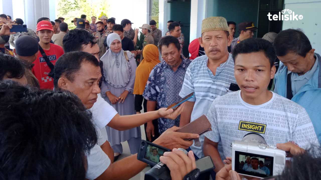 Tak Masuk DPT Pilkades Puluhan Warga Seruduk Kantor Bupati dan DPRD Kolaka Utara