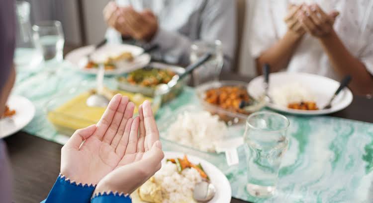 4 Jenis Makanan Ini Patut Dihindari Selama Puasa