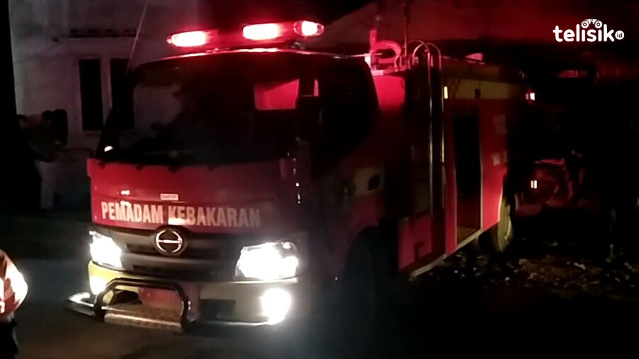 4 Unit Mobil Pemadam Kebakaran Diturunkan Lumpuhkan si Jago Merah