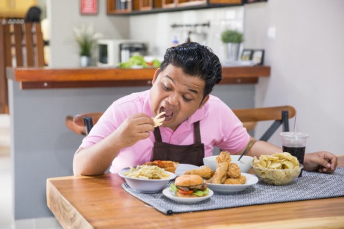 5 Bahaya Konsumsi Makanan Cepat Saji Saat Berbuka Puasa