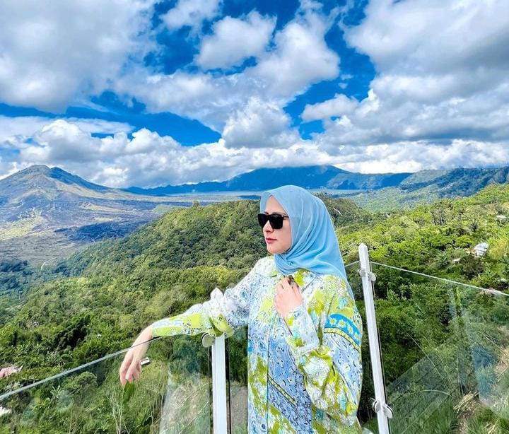 Artis FTV Rina Diana Putuskan Mualaf Usai Lihat Muslim Salat