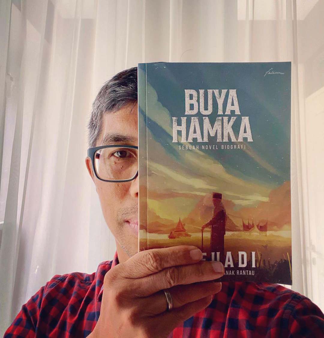 Sosok Ahmad Fuadi, dari Wartawan jadi Penulis Buku Trilogi Negeri 5 Menara dan Biografi Buya Hamka