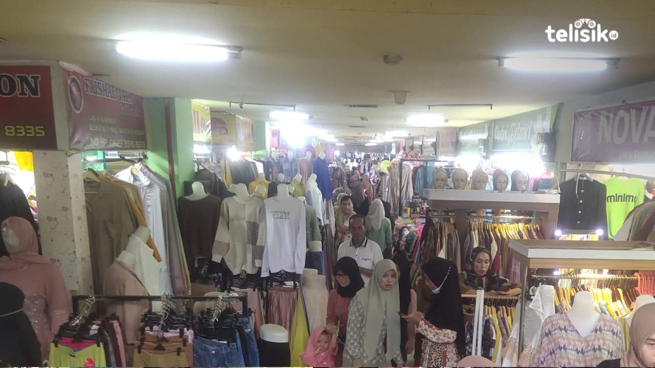 Belanja Baju Lebaran Sudah Jadi Tradisi, Masyarakat Padati Mal