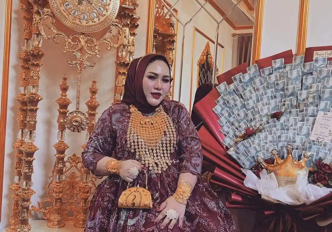 Beli Tas Setengah Miliar, Potret Rumah Mewah Mira Hayati Bak Istana Dipenuhi Emas