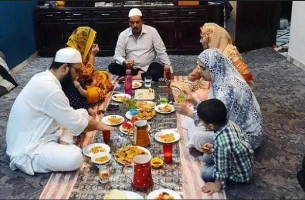 Cara Cegah Makan Berlebihan Saat Lebaran