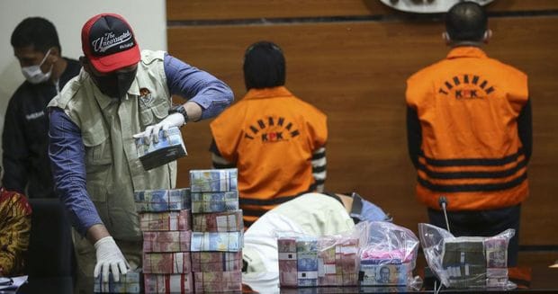 Cara Kotor Bupati Meranti Putar Uang Korupsi, Fitria Nengsih Potong Uang Jemaah Umrah Rp 1,4 Miliar