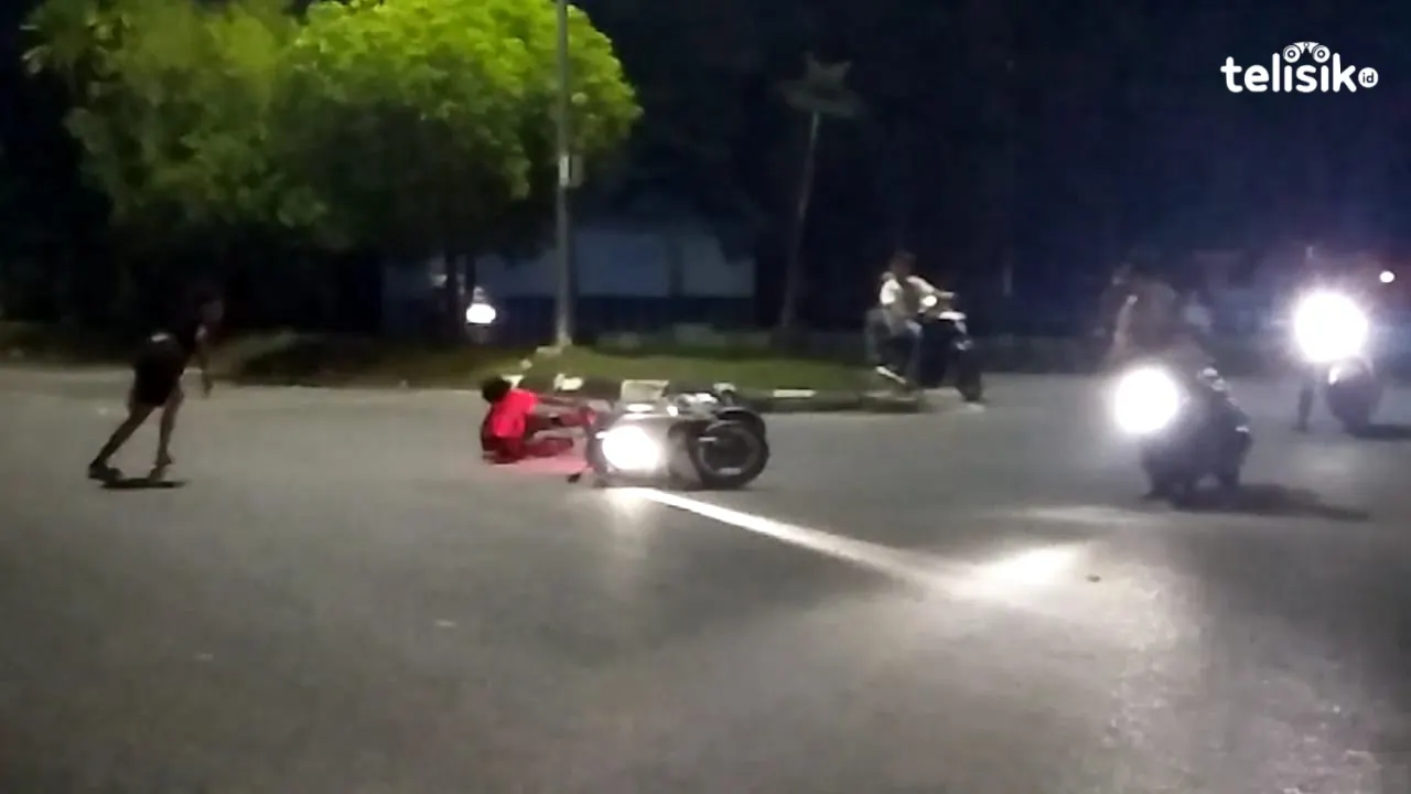 Dua Remaja Terjungkal Saat Balapan Liar