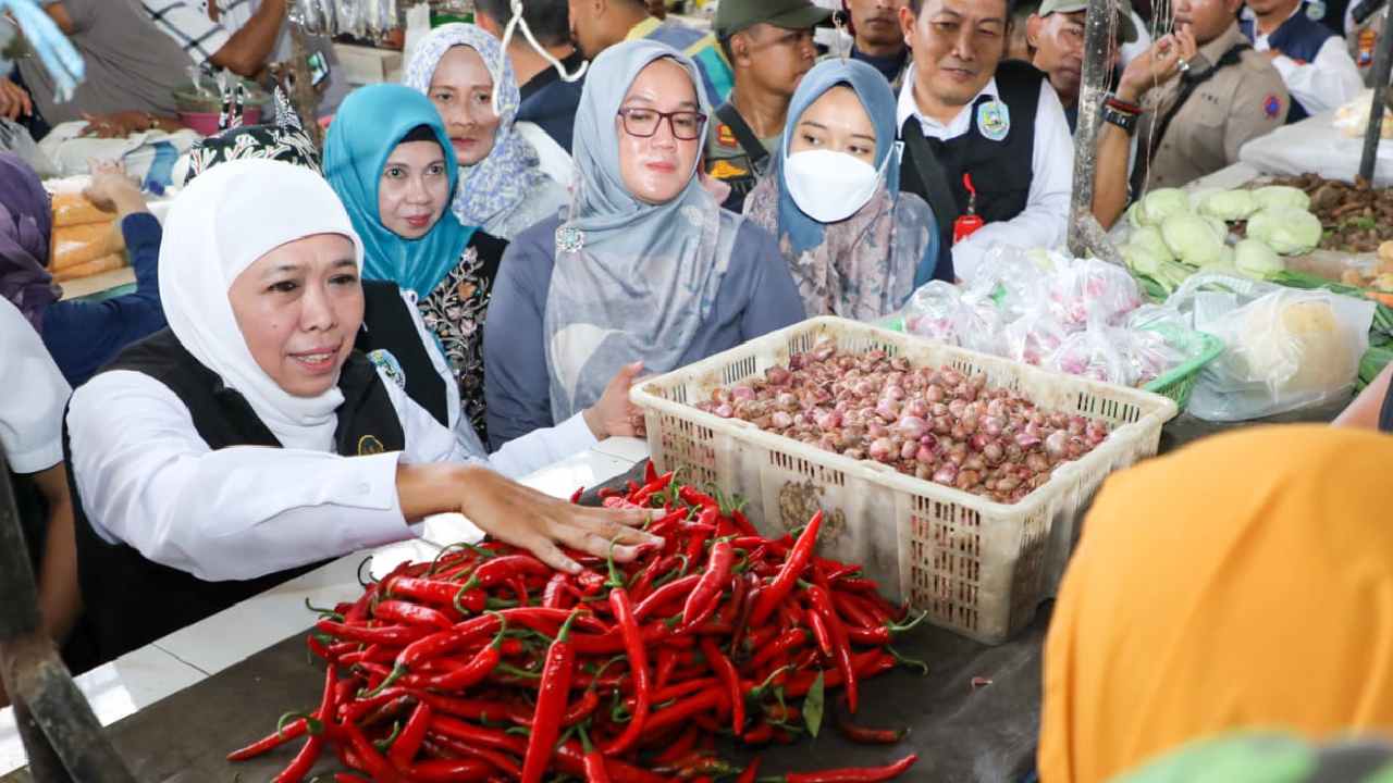 Gubernur Khofifah Minta Masyarakat Tak Panic Buying Jelang Idul Fitri