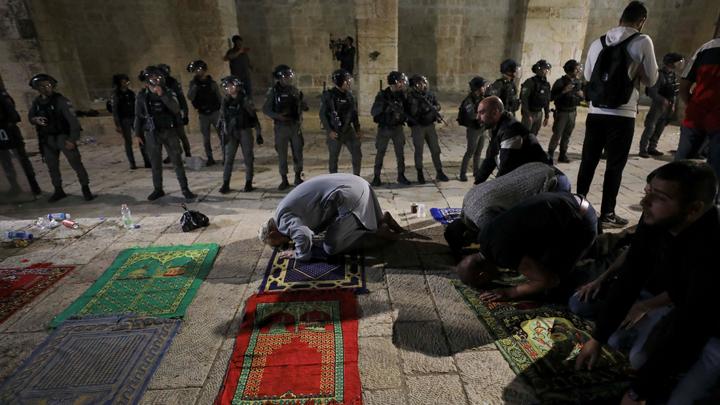 Israel Serang Masjid Al-Aqsa, Jemaah Lagi Itikaf dan Baca Quran Dilempari Granat