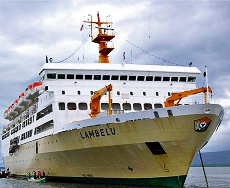 Kapal Tertunda, Pemudik di Pelabuhan Murhum Baubau Pusing harus Keluar Biaya Ekstra