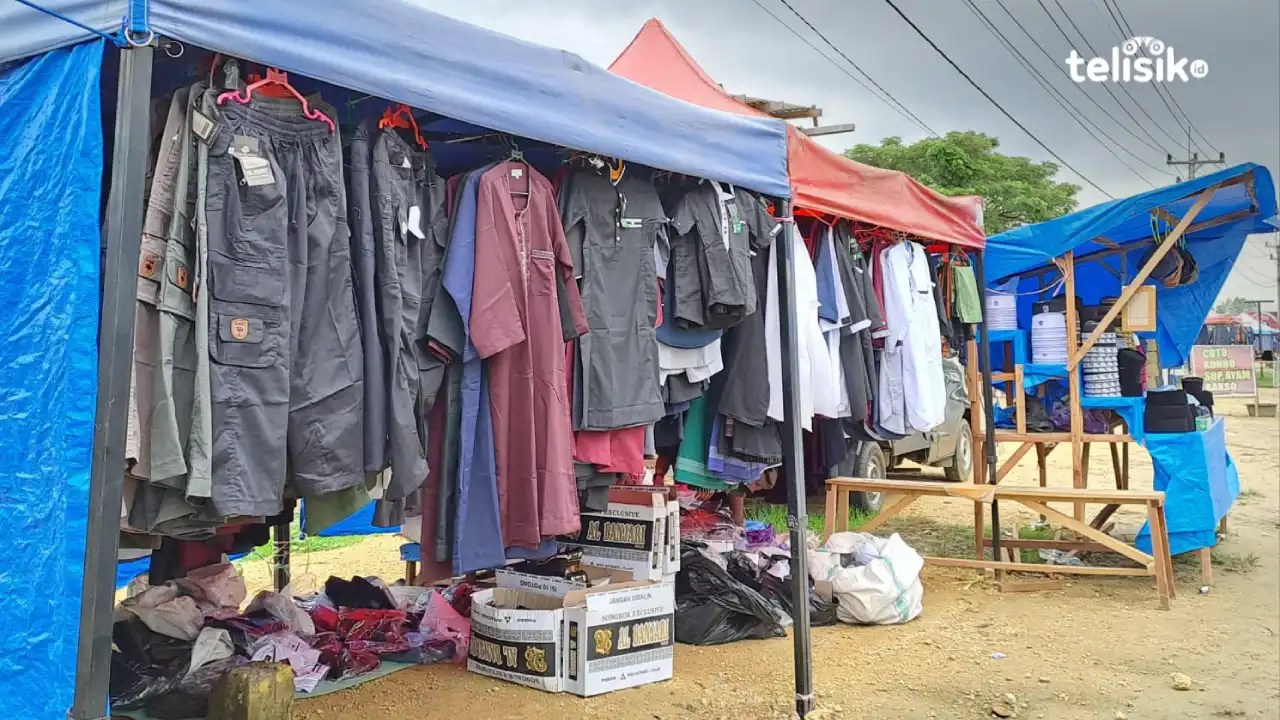 Pedagang Musiman Pakaian Muslim Ramai di Kota Kendari 