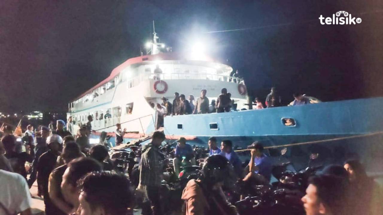 Pemudik Mulai Padati Pelabuhan Kapal Malam Kendari