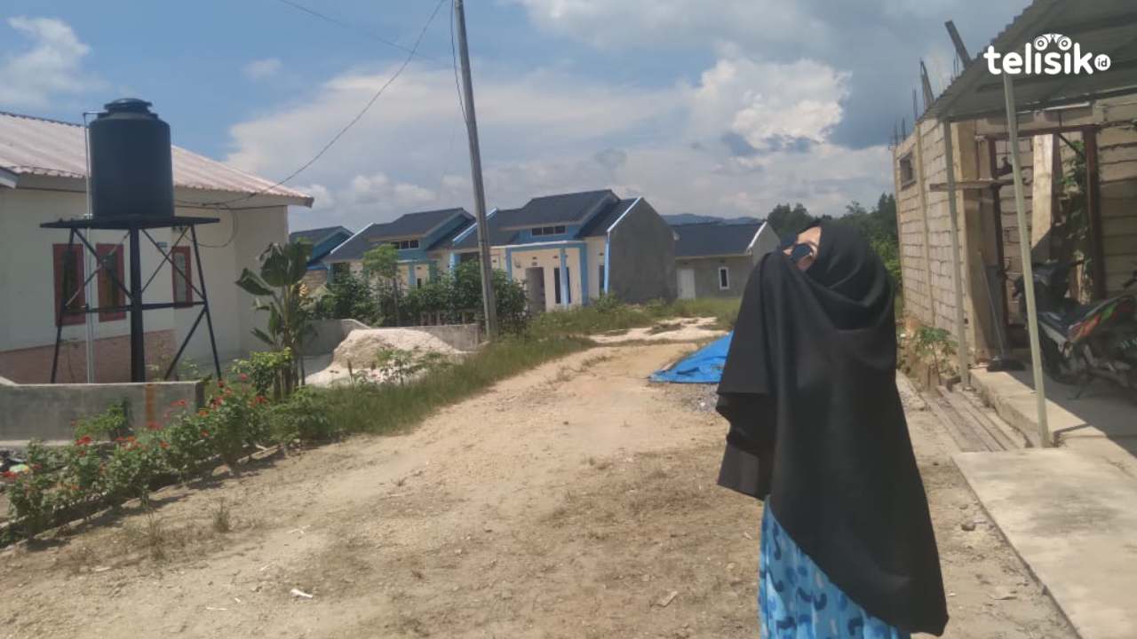 Puncak Gerhana Matahari Hibrida, Warga Kendari Ramai-Ramai Keluar Rumah Pakai Kacamata Hitam