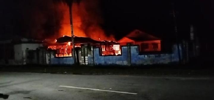 Saat Terbakar, Kantor Dinas PUPR Muna Barat Tak Ada Petugas Jaga