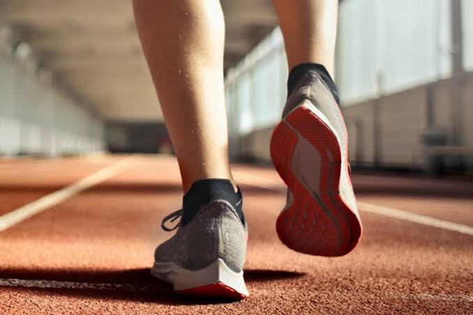 Simak 5 Manfaat Jalan Kaki Setelah Sahur