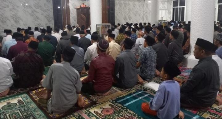 Unik, Salat Tarawih di Desa Ini Mulai Jam 10 Malam
