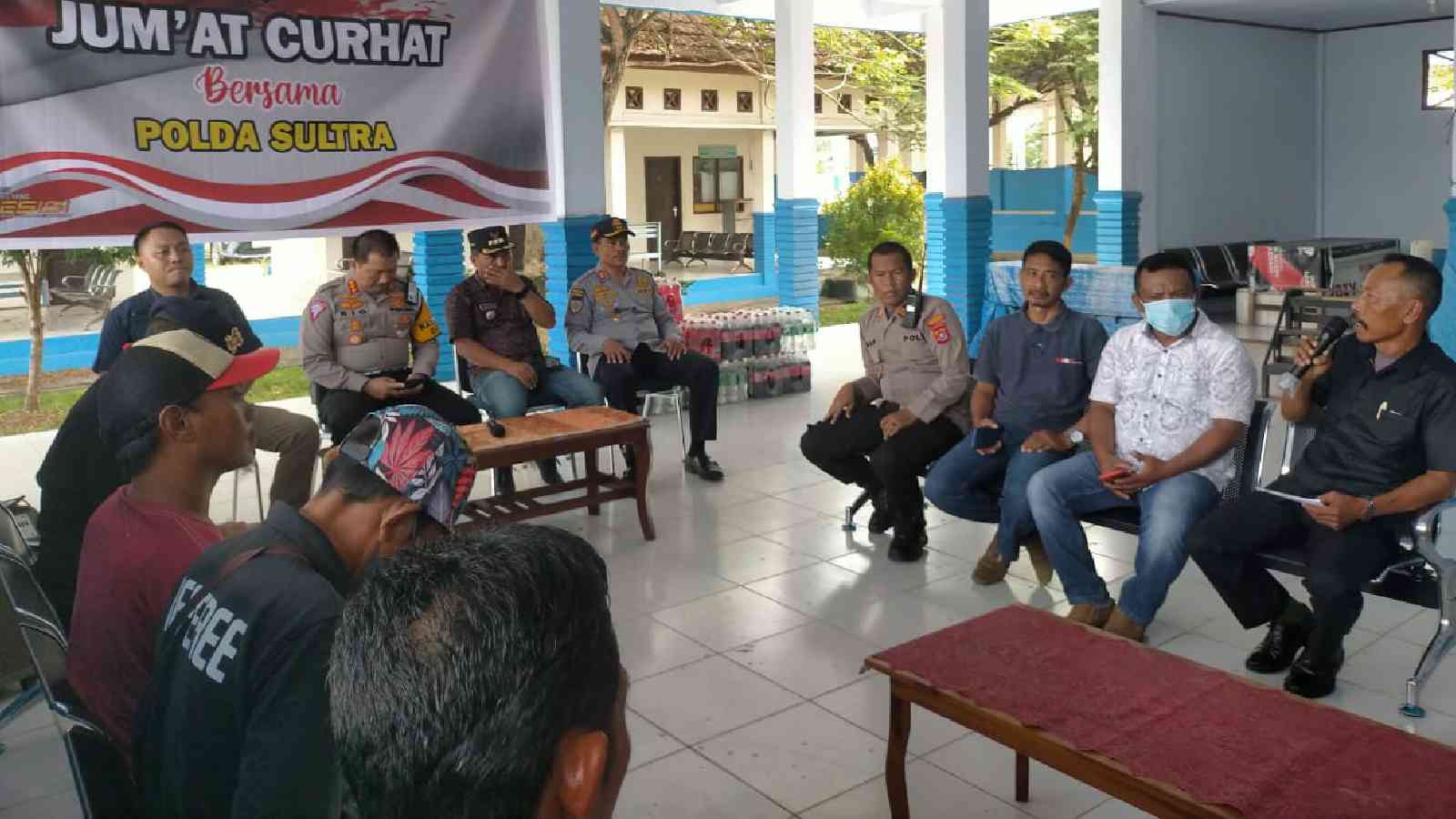 Warga Ngadu ke Polda Sulawesi Tenggara Mobil Plat Hitam Muat Penumpang Tanpa Izin Trayek