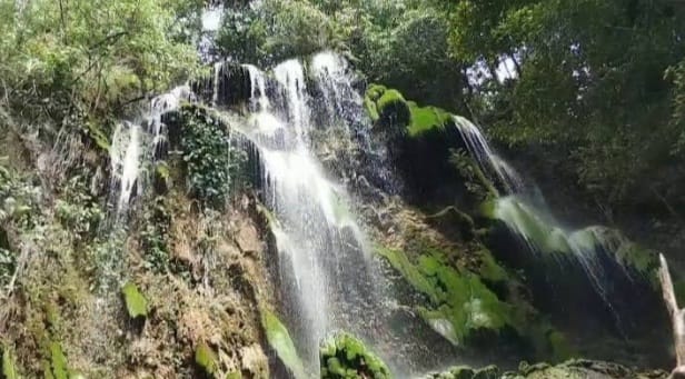 Wisata Air Terjun Nusa Tenggara Timur Ini Mirip Sungai di Inggris