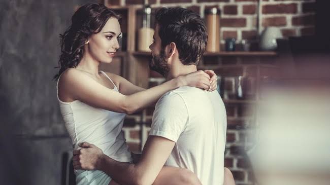 5 Tips Foreplay Bikin Pasangan Klepek-Klepek