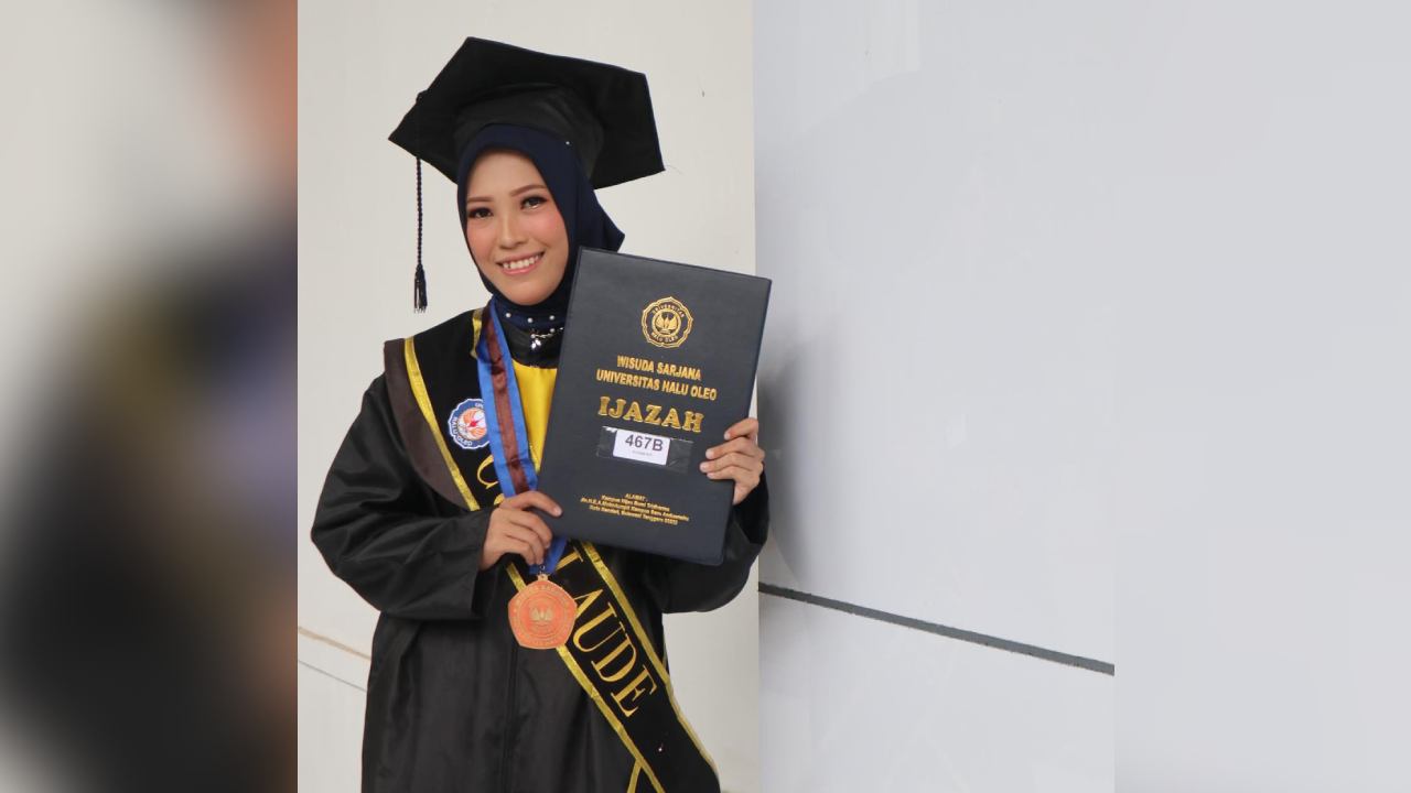 Elfiana Seti jadi Wisudawan Terbaik UHO Kendari, Raih IPK 3.88