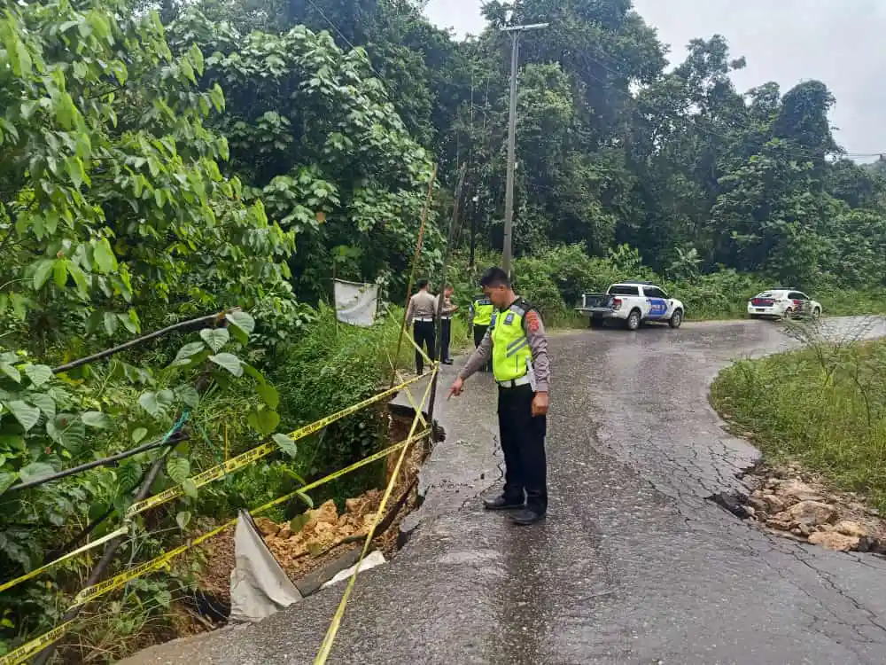 Jalur Jalan Pegunungan Anduna Nyaris Putus
