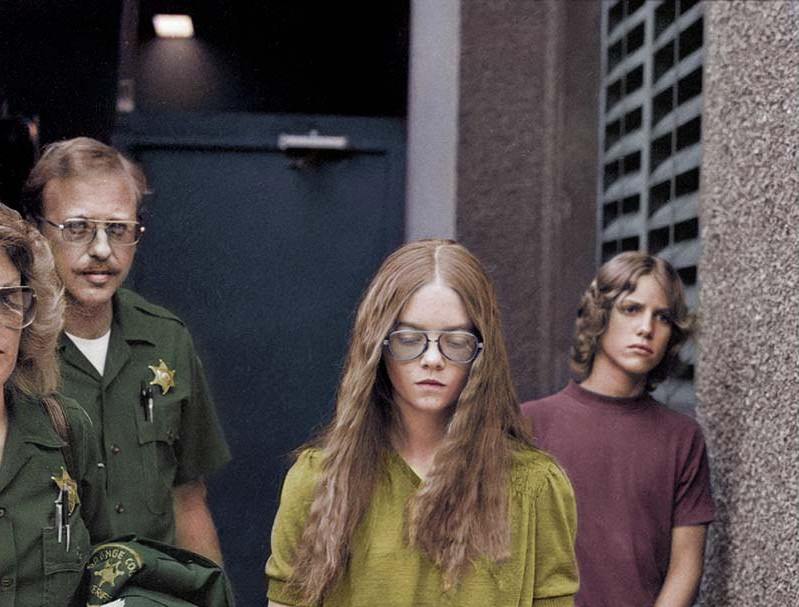 Tak Suka Hari Senin, Siswi Cantik Ini Tembak Kepala Sekolah dan Teman-Temannya hingga Tewas