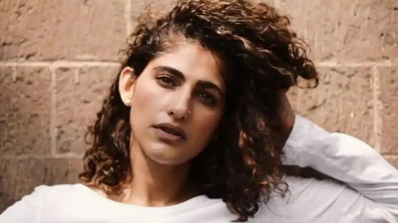 Aktris Ini Nangis Harus Ulang Adegan Seks Sampai 7 Kali