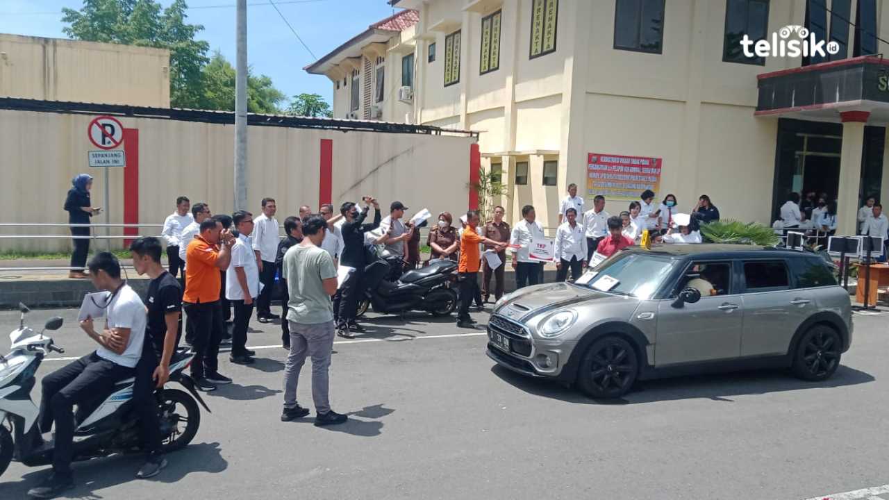 Anak AKBP Achiruddin Hasibuan Pukul Ken Admiral di Atas Mobil dan Depan Keponakan